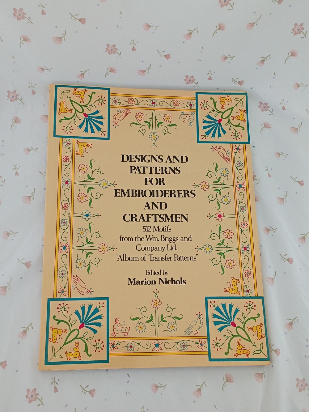 Designs and Patterns for Embroiderers and Craftsmen 512 Motifs Nichols 1974